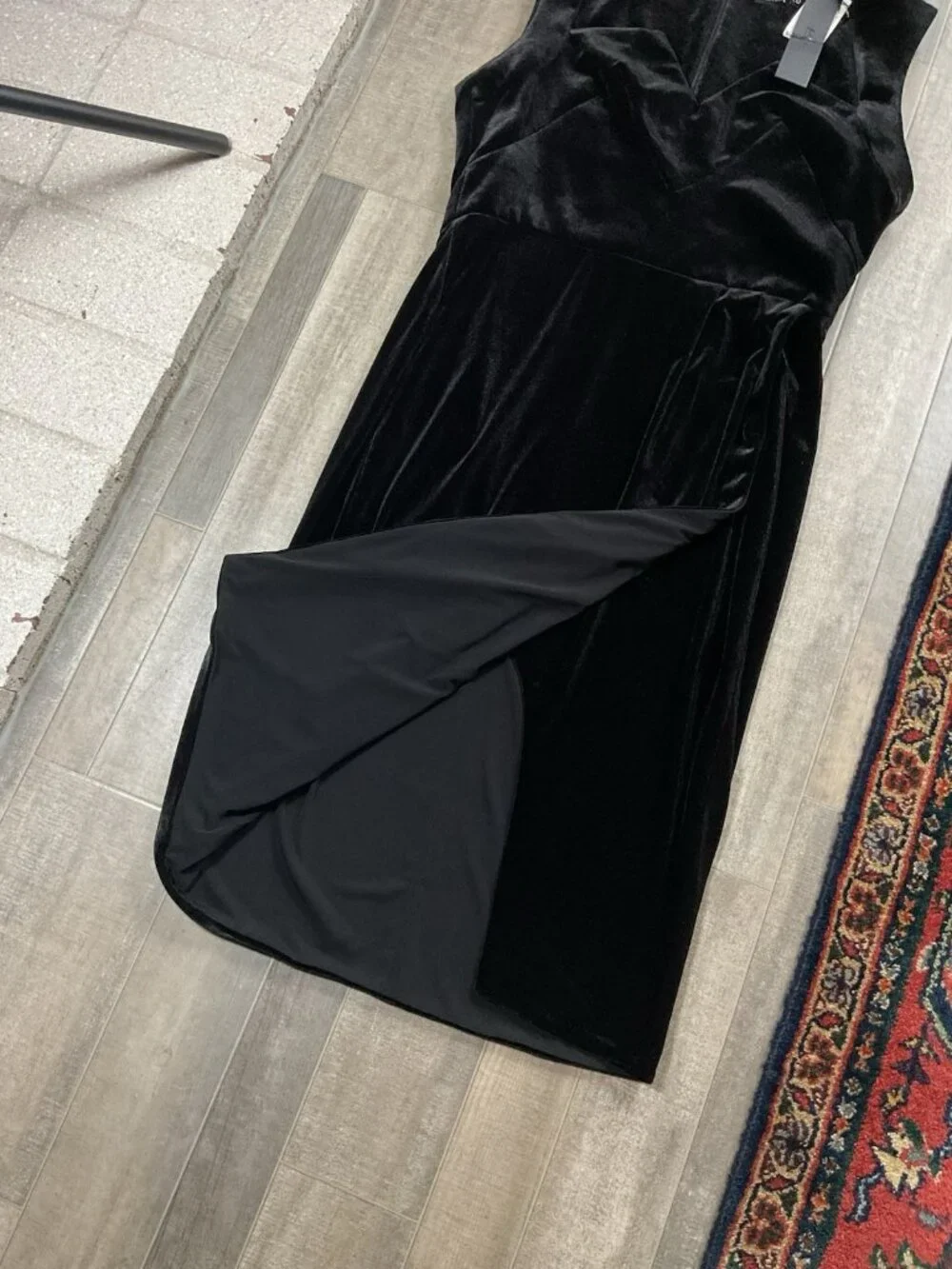BLACK HALO Black Velvet Dress Midi Bodycon Strech SZ 10 NWT Sleeveless Slit LBD - Picture 4 of 13